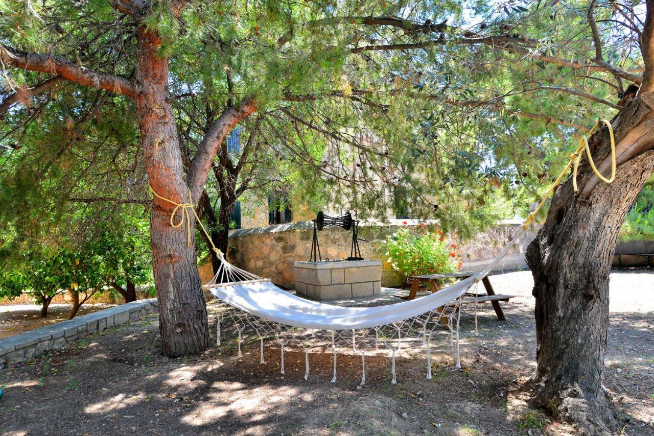 Pyrgos Ralli Estate Guesthouse Aegina Exterior photo